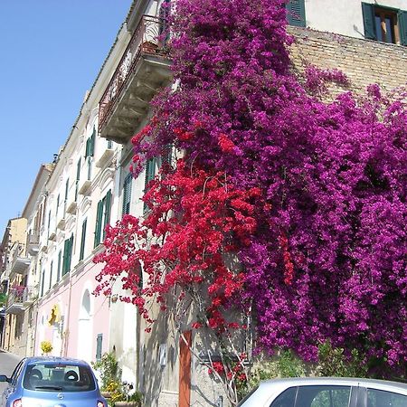 Medieval Apartment Vasto Exterior photo