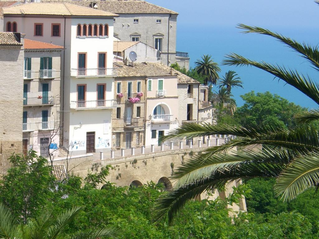 Medieval Apartment Vasto Exterior photo